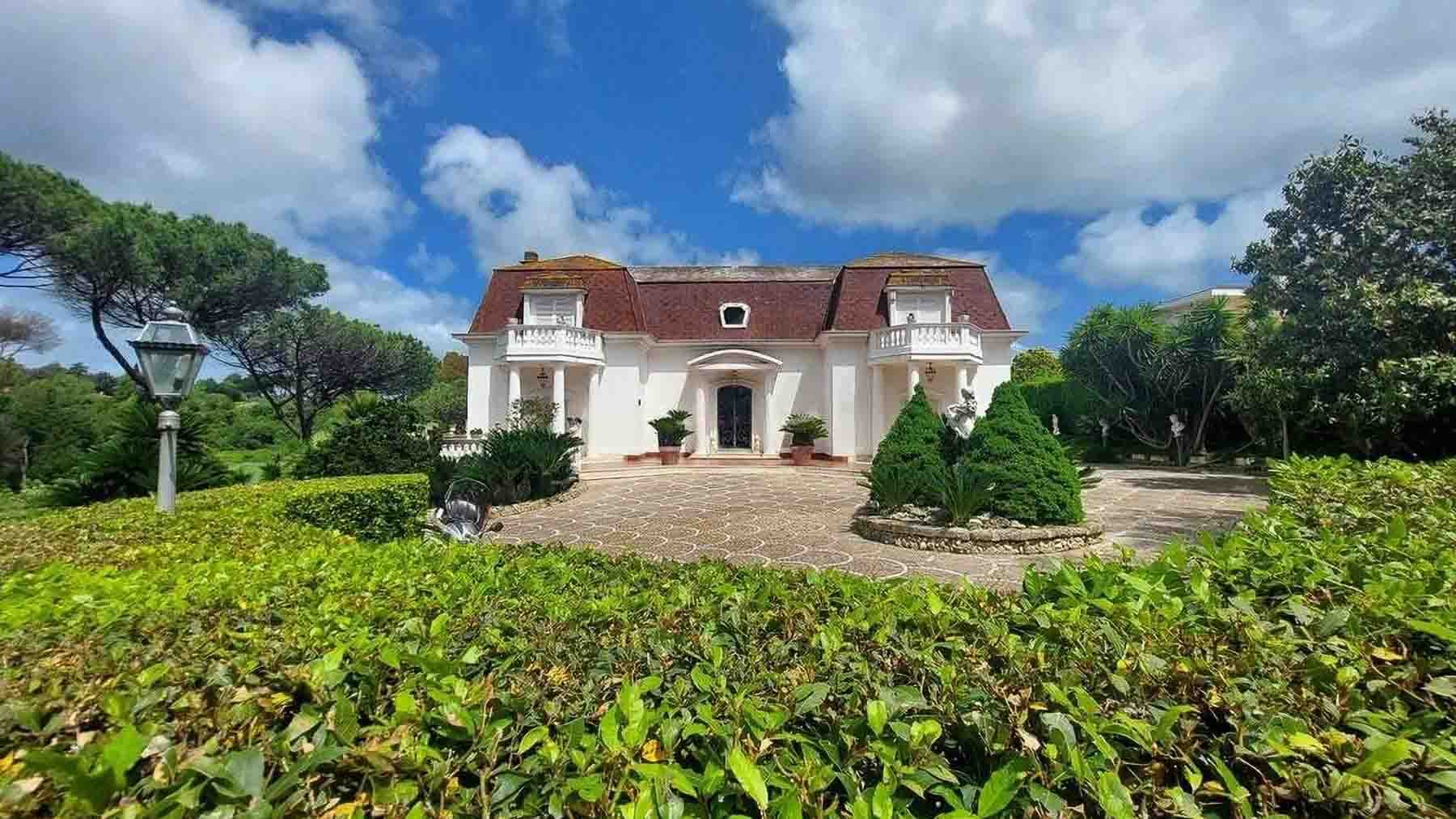 Villa con piscina e giardino privato a Roma