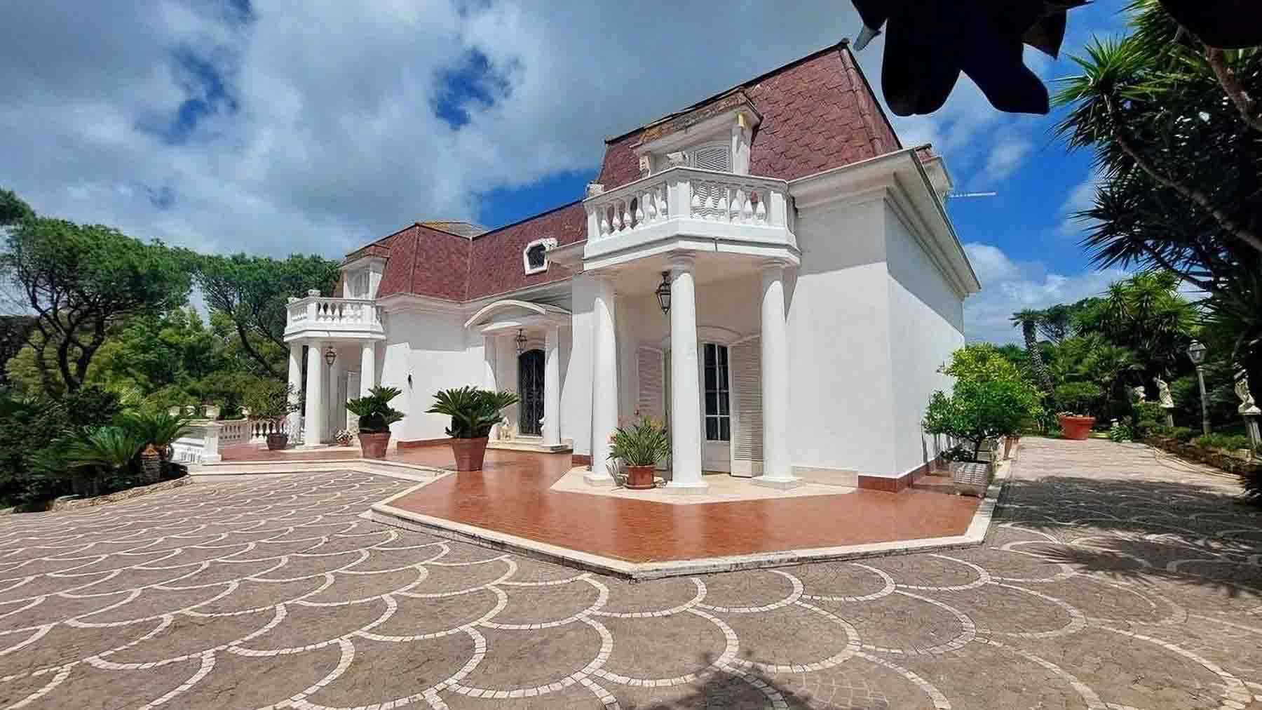 Villa con piscina e giardino privato a Roma