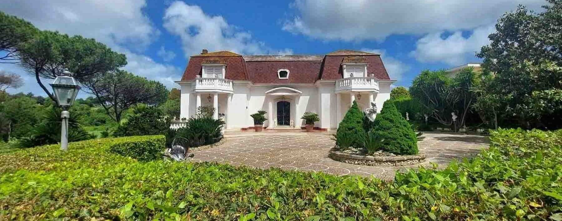Villa con piscina e giardino privato a Roma