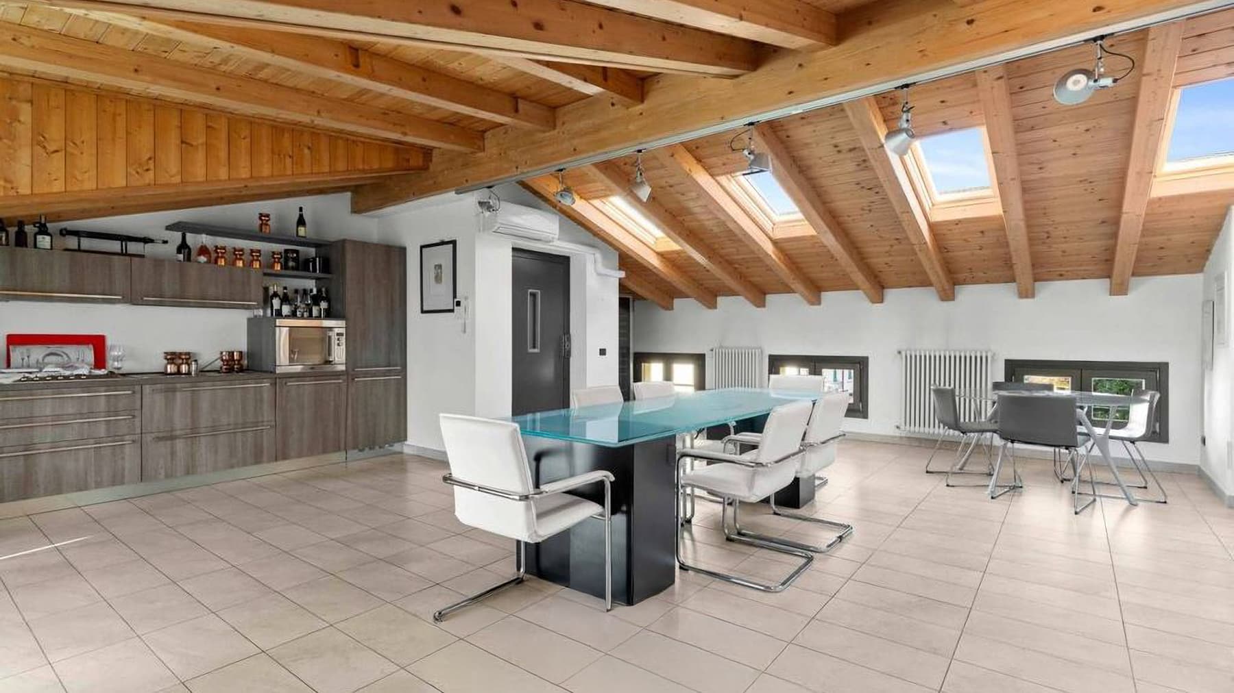 Spacious Apartment in Milano, Lombardy