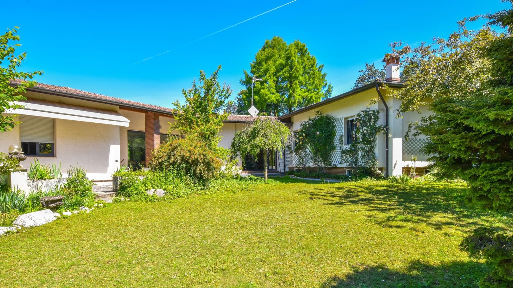 Villa in Brebbia Overlooking Lake Maggiore, Lombardy