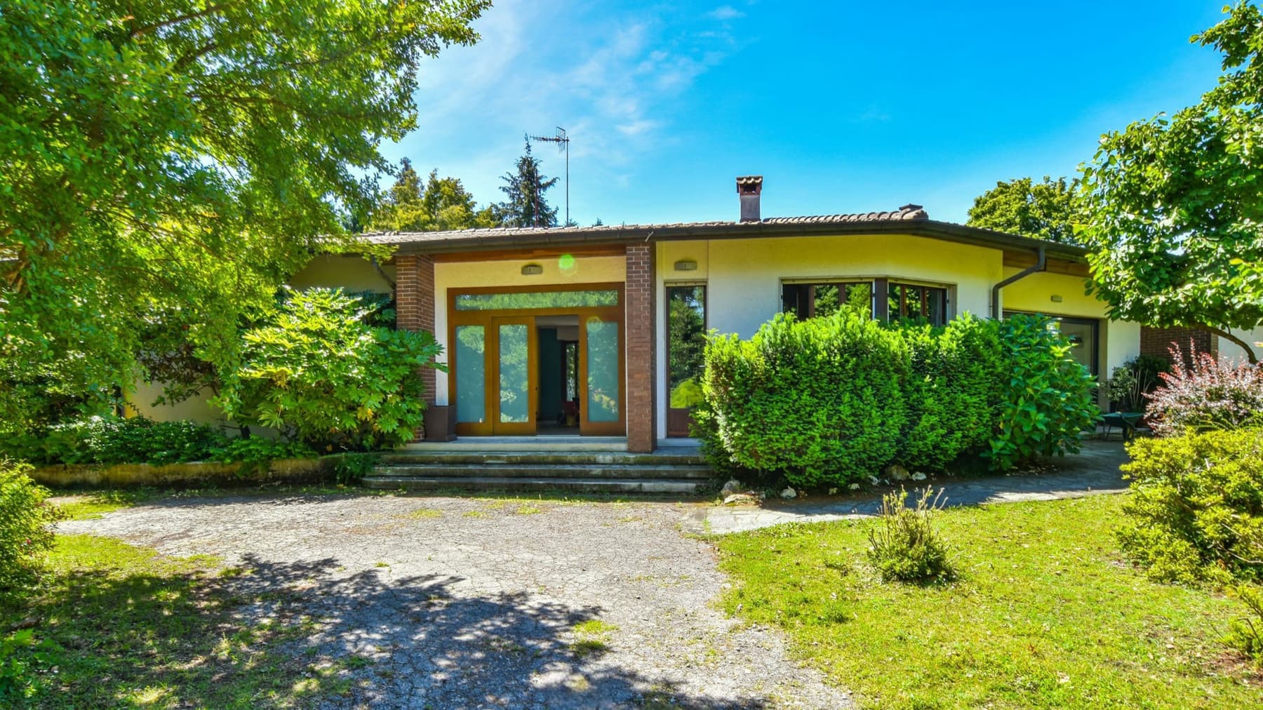 Villa in Brebbia Overlooking Lake Maggiore, Lombardy