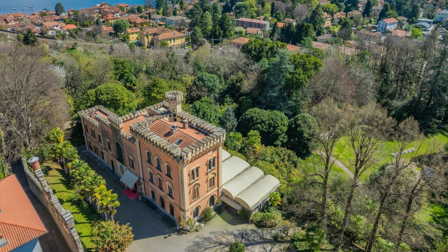 Villa in Lesa, Lago Maggiore, Piedmont