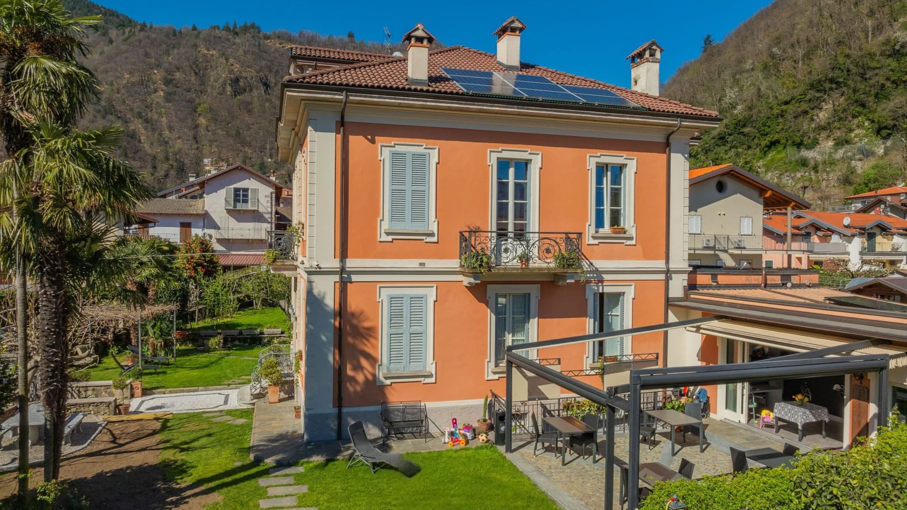 Villa Overlooking Lago Maggiore in Piemonte