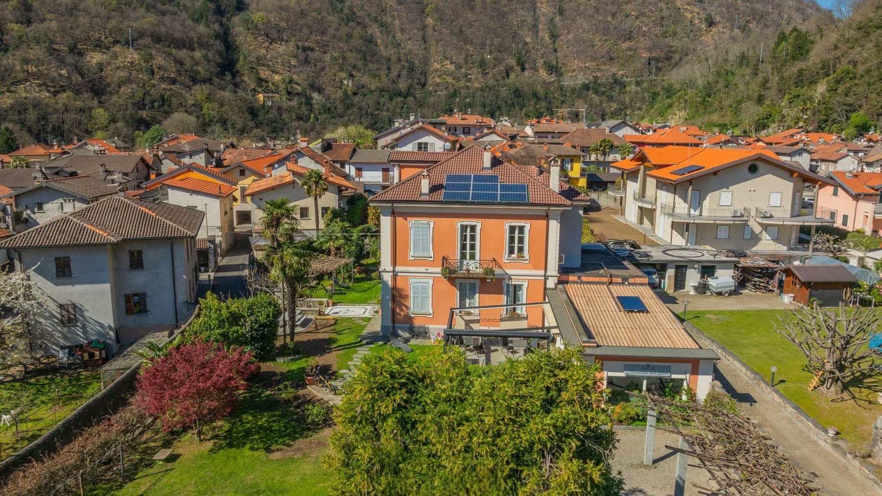 Villa Overlooking Lago Maggiore in Piemonte