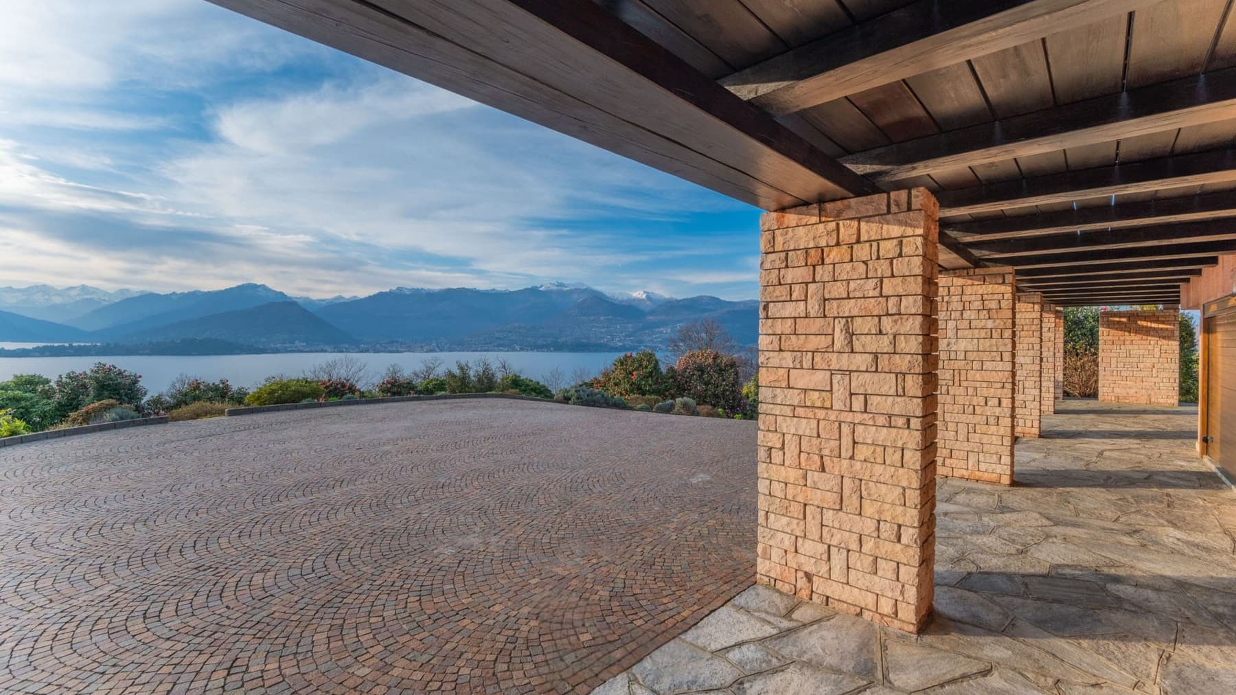 Villa in Laveno-Mombello, Lake Maggiore, Lombardy