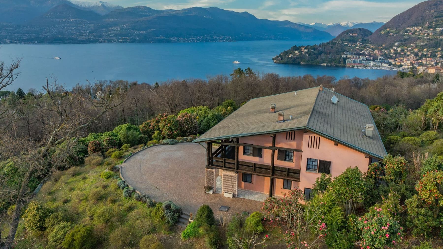 Villa in Laveno-Mombello, Lake Maggiore, Lombardy