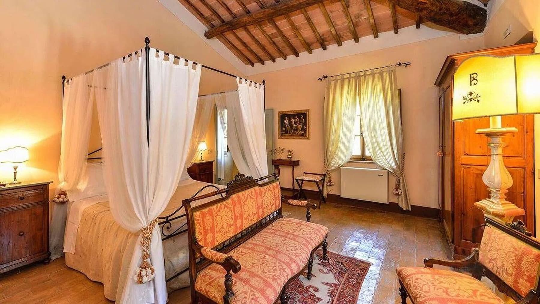 Villa storica con piscina nelle colline Toscane