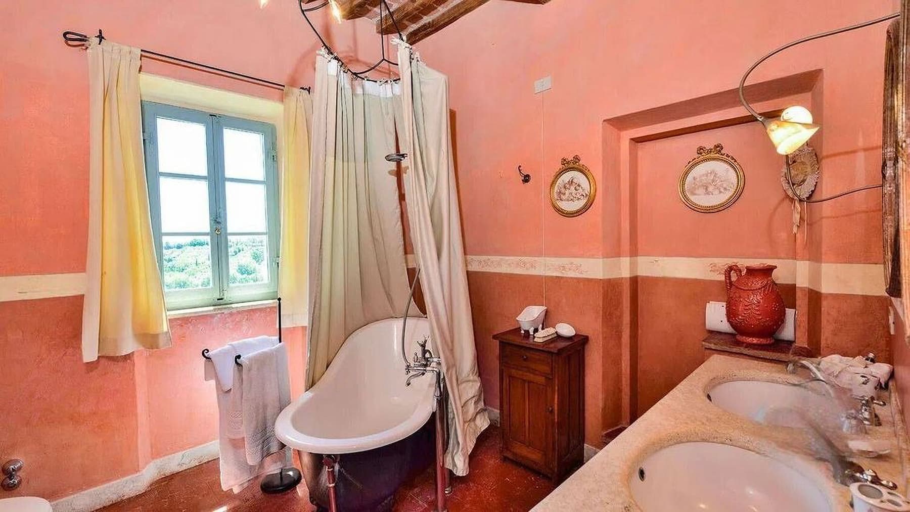 Villa storica con piscina nelle colline Toscane
