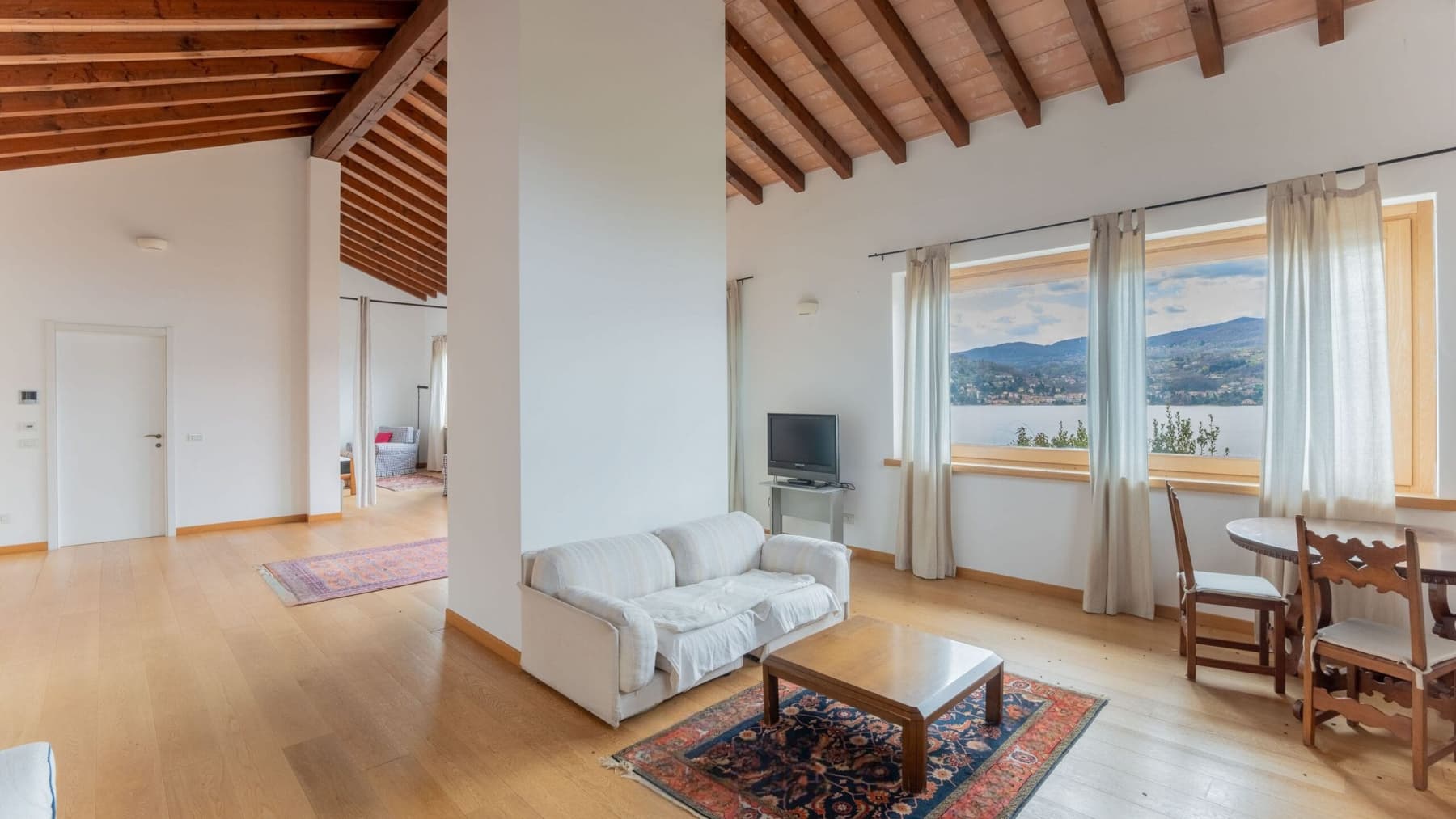 Villa panoramica a Ranco, Lago Maggiore, 886 mq