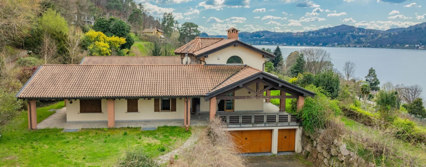 Villa panoramica a Ranco, Lago Maggiore, 886 mq