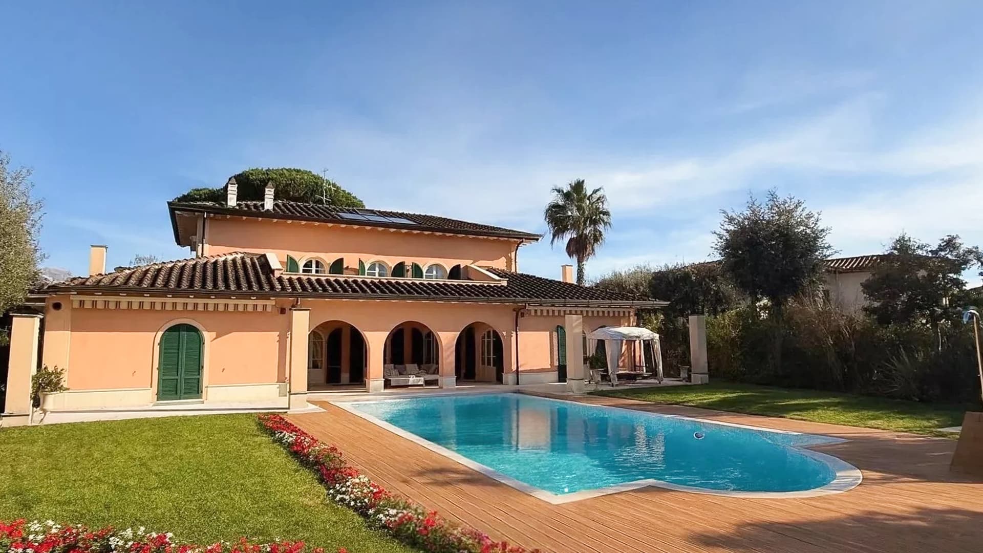 Elegant Villa in Prestigious Forte dei Marmi, Tuscany