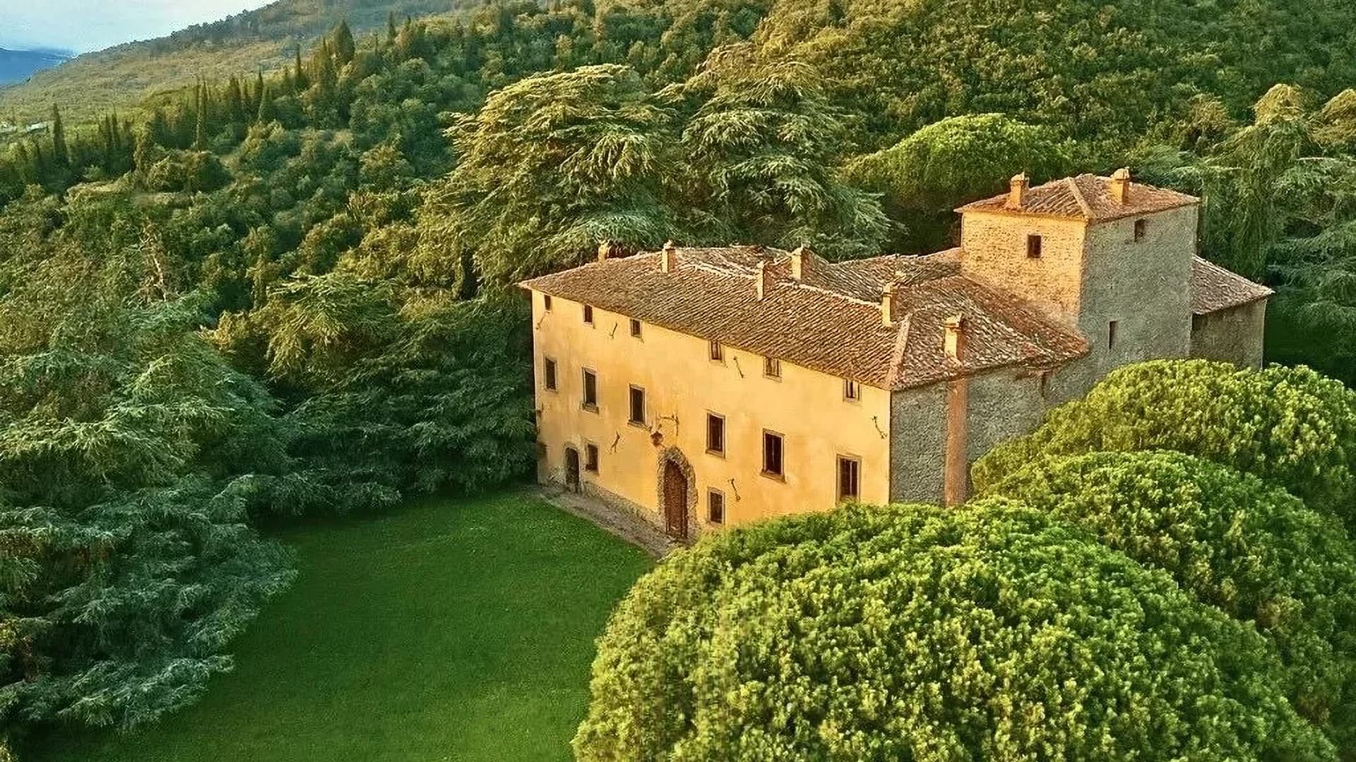 Castello storico in Toscana, Arezzo, 3500 mq di fascino