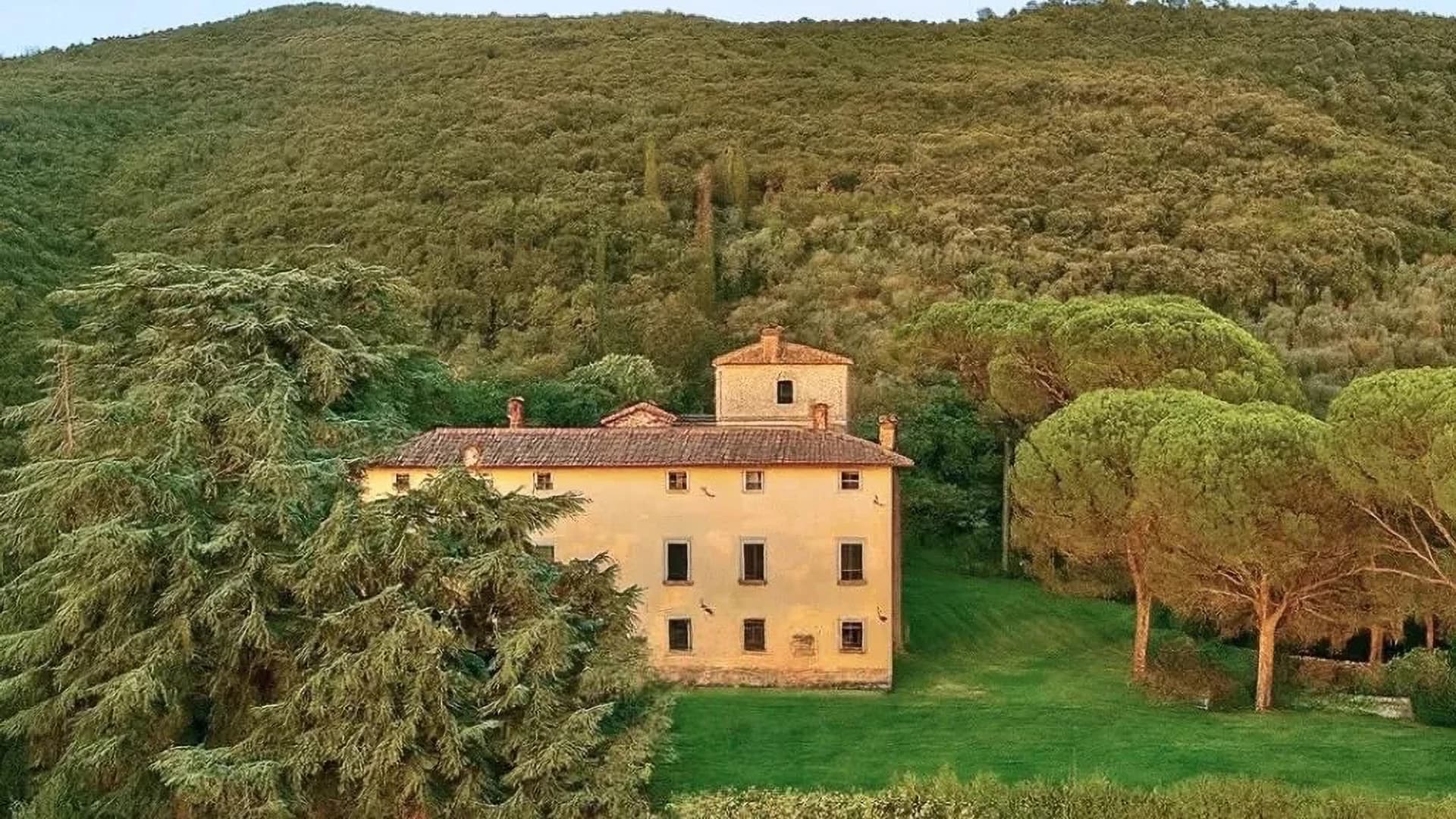 Castello storico in Toscana, Arezzo, 3500 mq di fascino