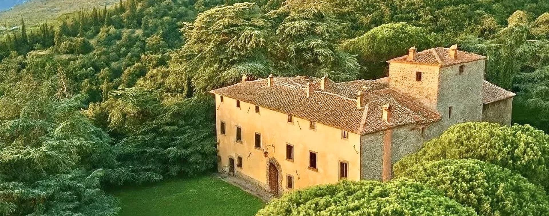 Castello storico in Toscana, Arezzo, 3500 mq di fascino