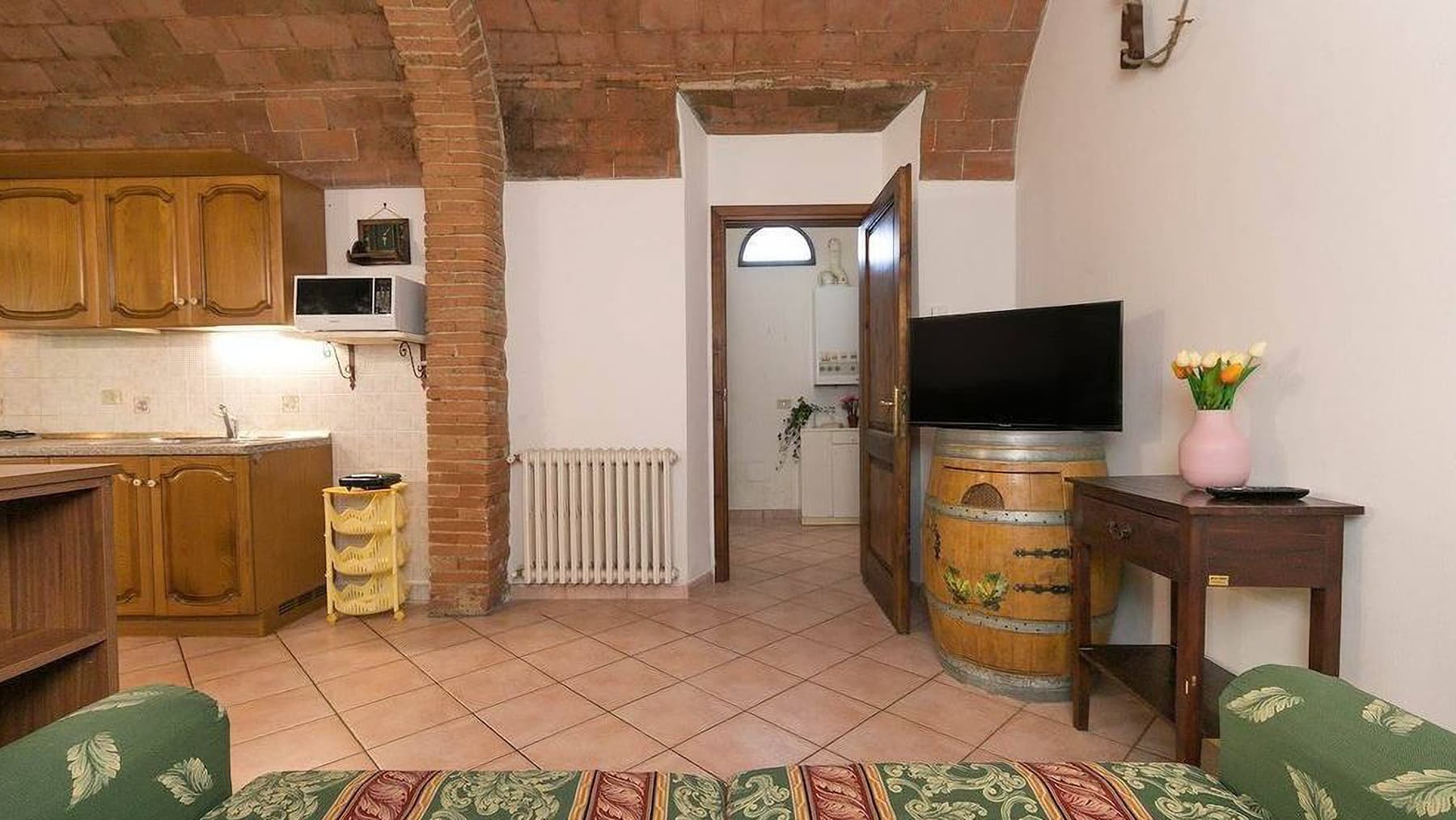 Casale spazioso in Toscana: 1000 mq a Cecina