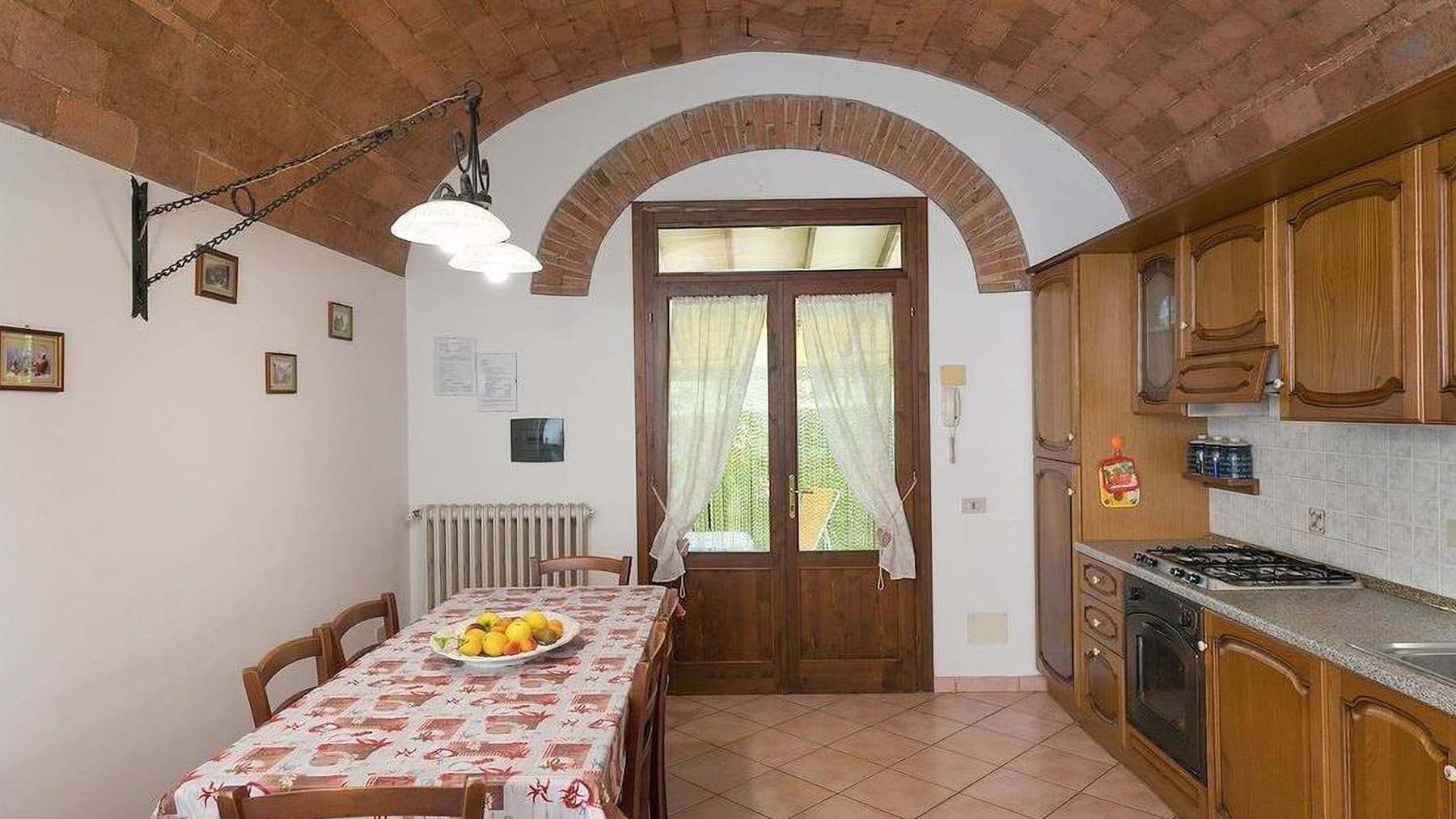Casale spazioso in Toscana: 1000 mq a Cecina