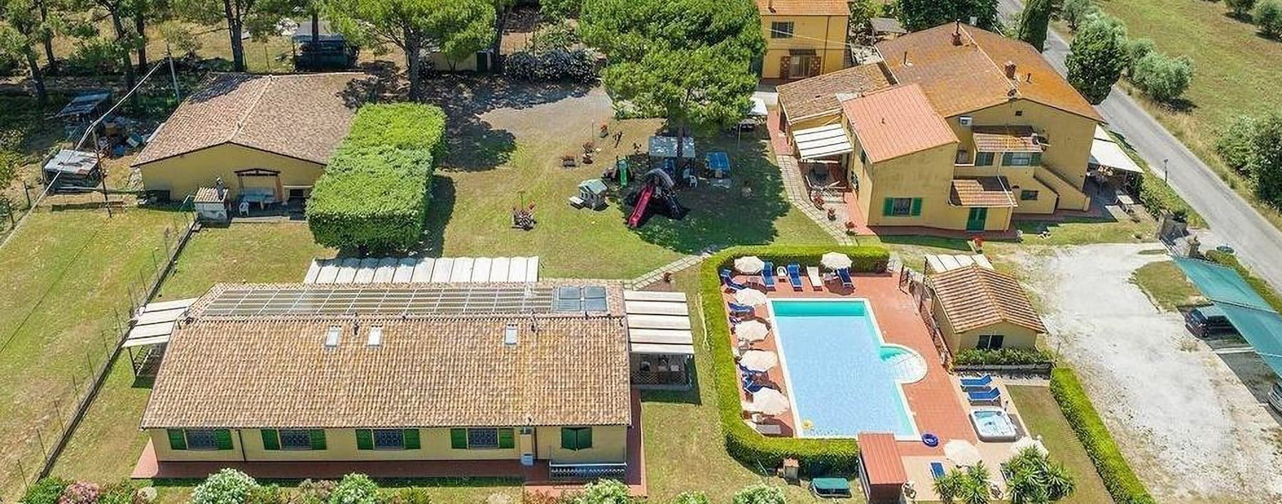 Casale spazioso in Toscana: 1000 mq a Cecina