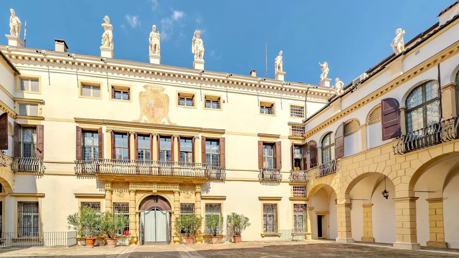 Charming Apartment in Padova, Veneto