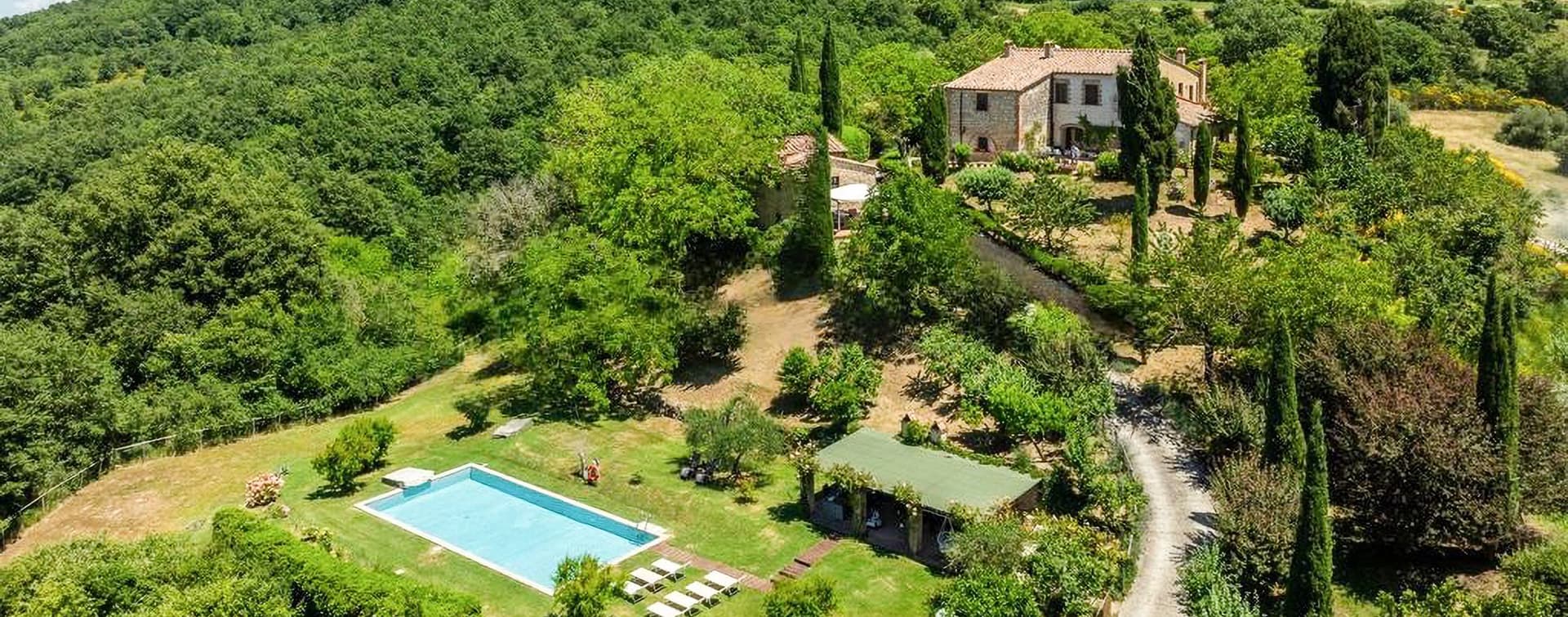 Casale spazioso con giardino e piscina a Sarteano, Toscana