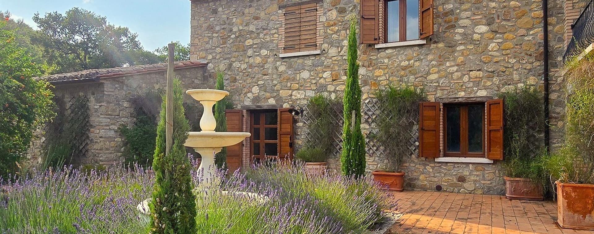 Casale in pietra con piscina nel cuore dell'Umbria