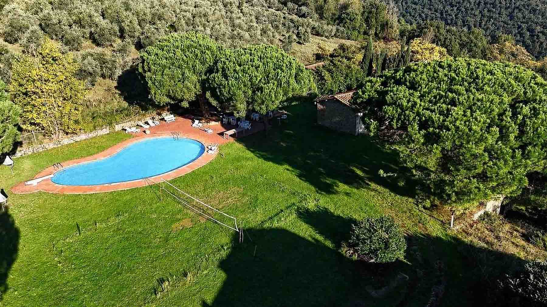 Tenuta-Complesso a Gaville: Charme Toscano con Piscina