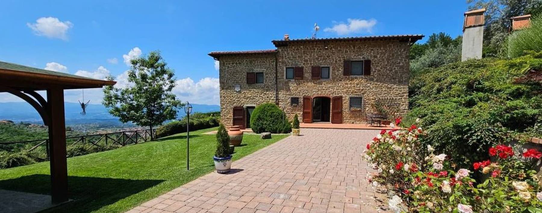 Casale spazioso con giardino e uliveto a Reggello, Toscana