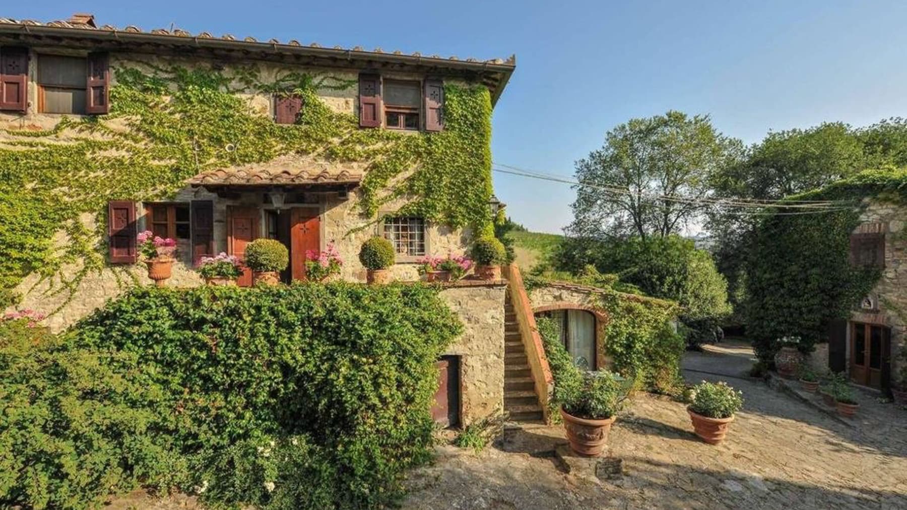 Casale con piscina e tennis nel cuore del Chianti, Toscana