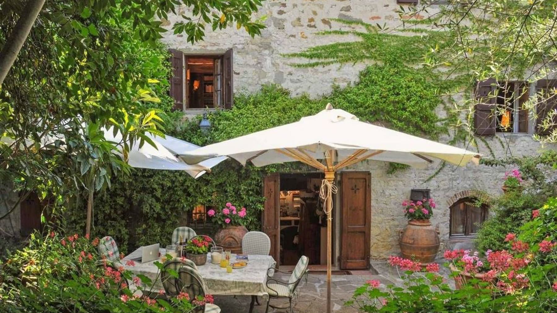 Casale con piscina e tennis nel cuore del Chianti, Toscana