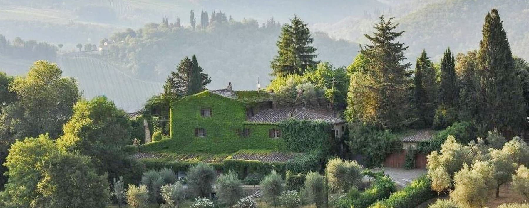 Casale con piscina e tennis nel cuore del Chianti, Toscana