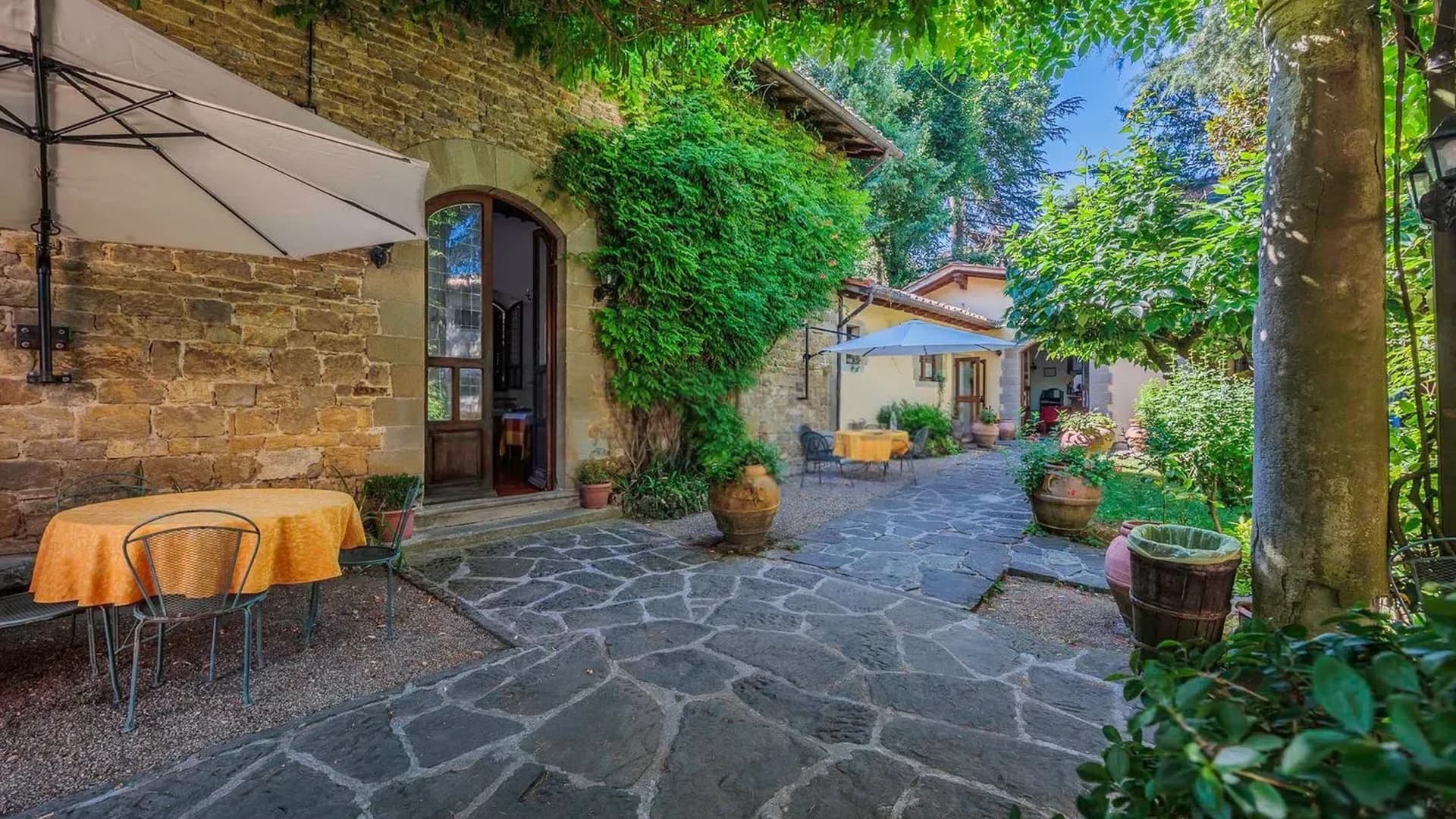 Villa spaziosa con giardino privato a Poppi, Toscana
