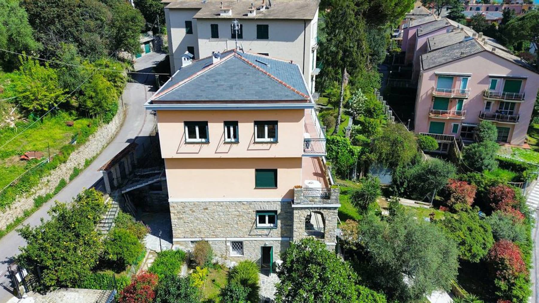 Villa spaziosa con giardino privato a Rapallo