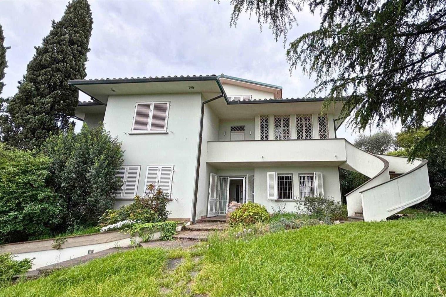 Villa spaziosa a Prato, cuore della Toscana