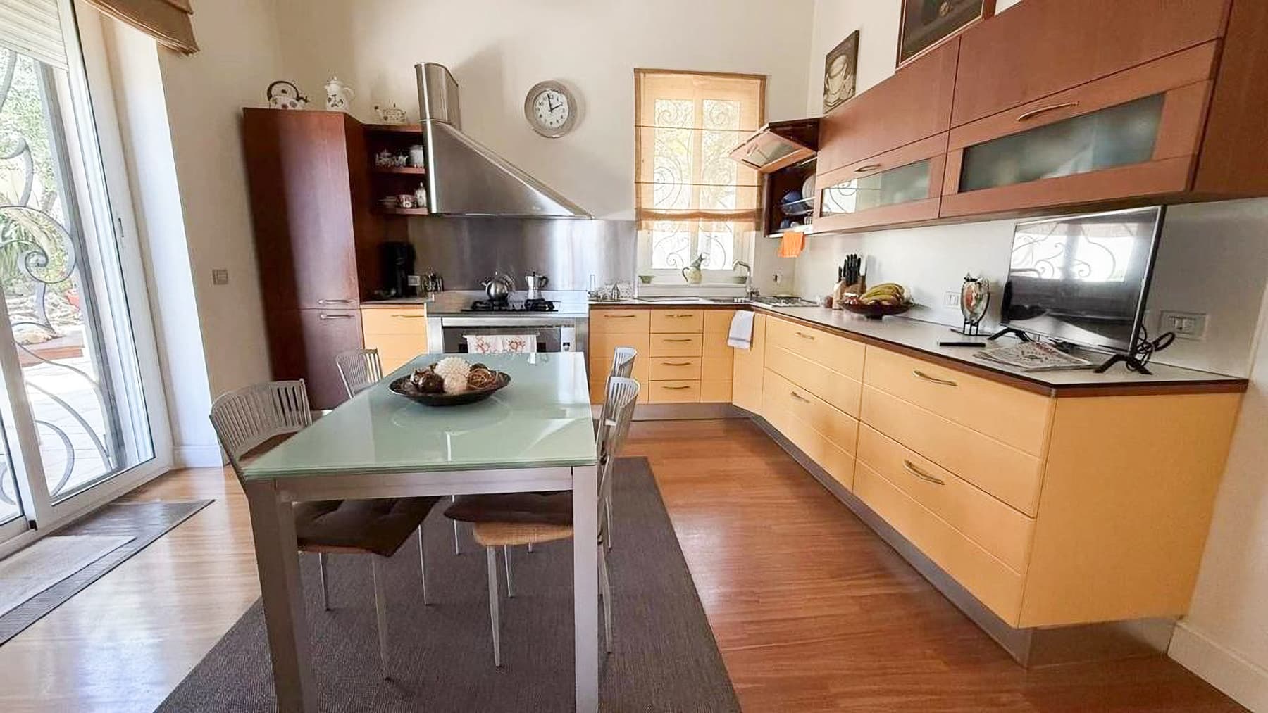 Villa bifamiliare fronte mare a Sanremo