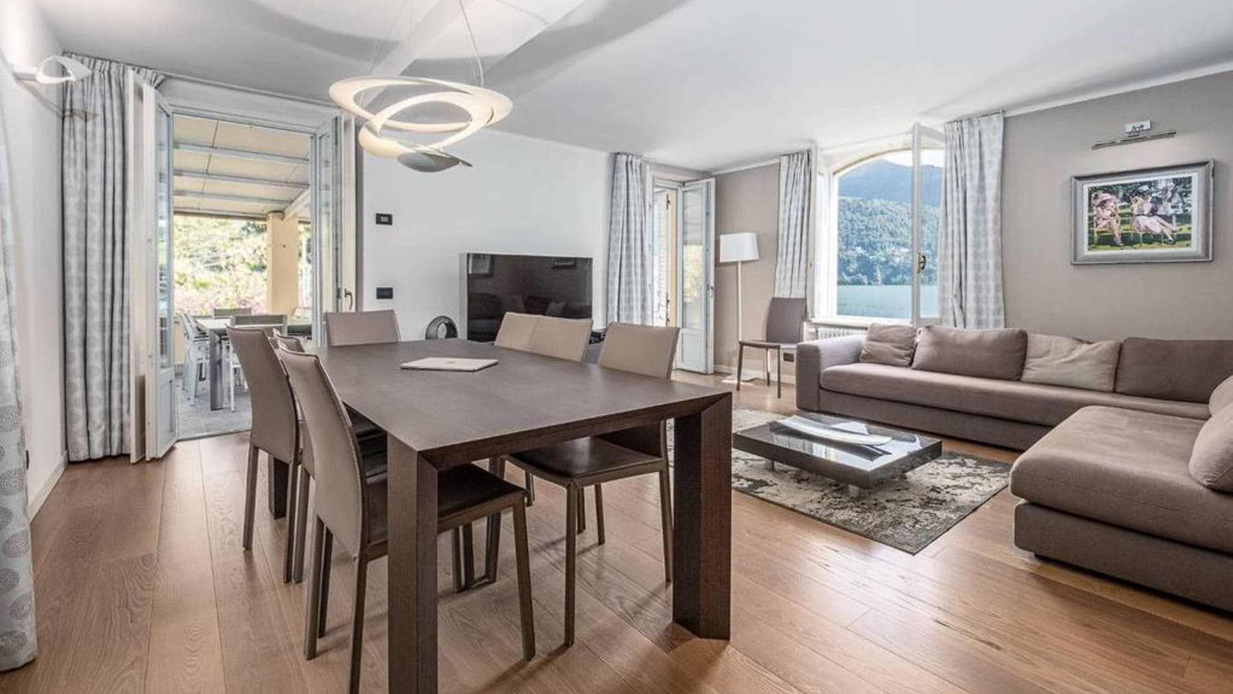 Apartment Overlooking Lake Como in Lombardia