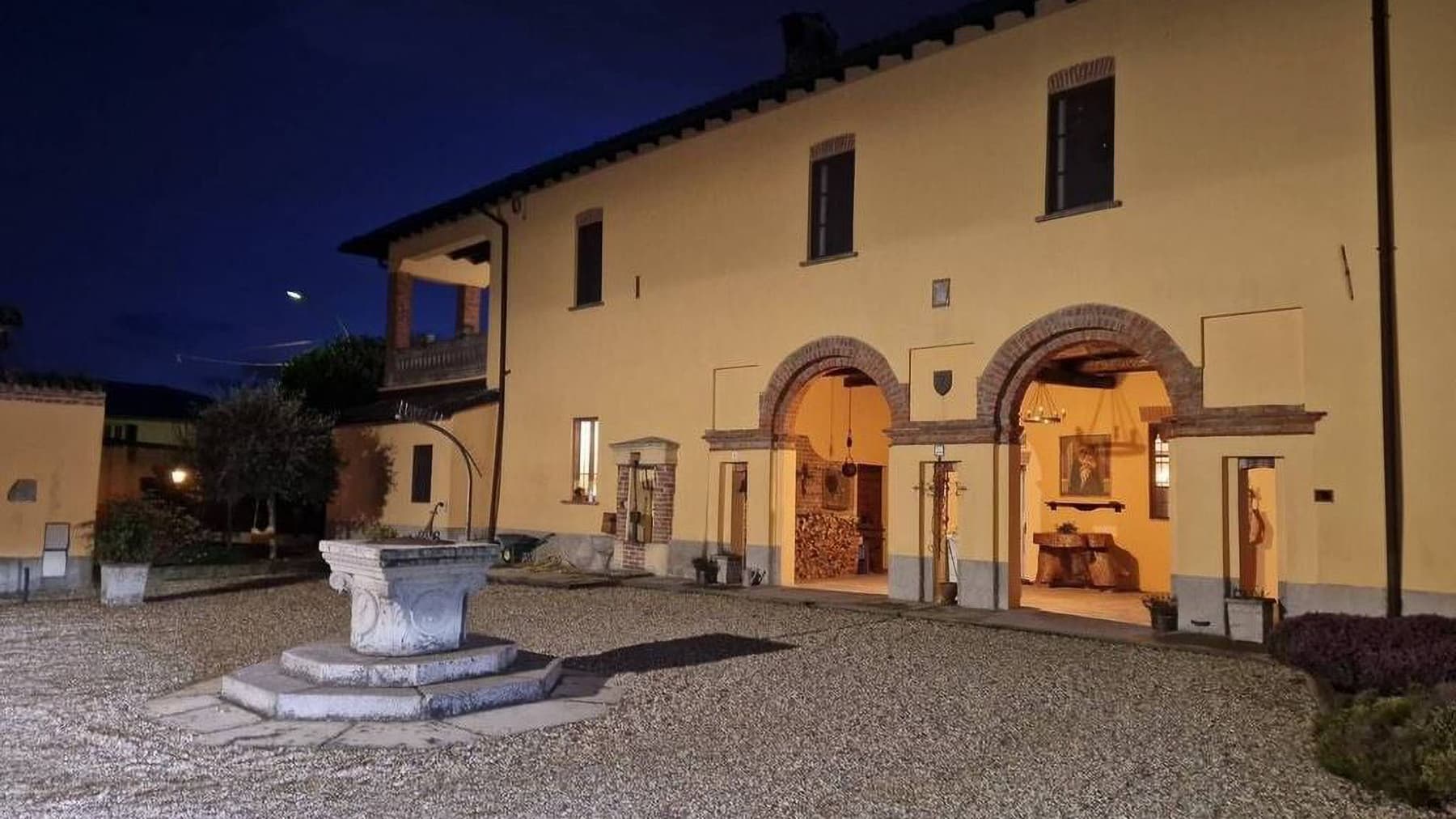 Historic Palace in Castel Lambro, Lombardia