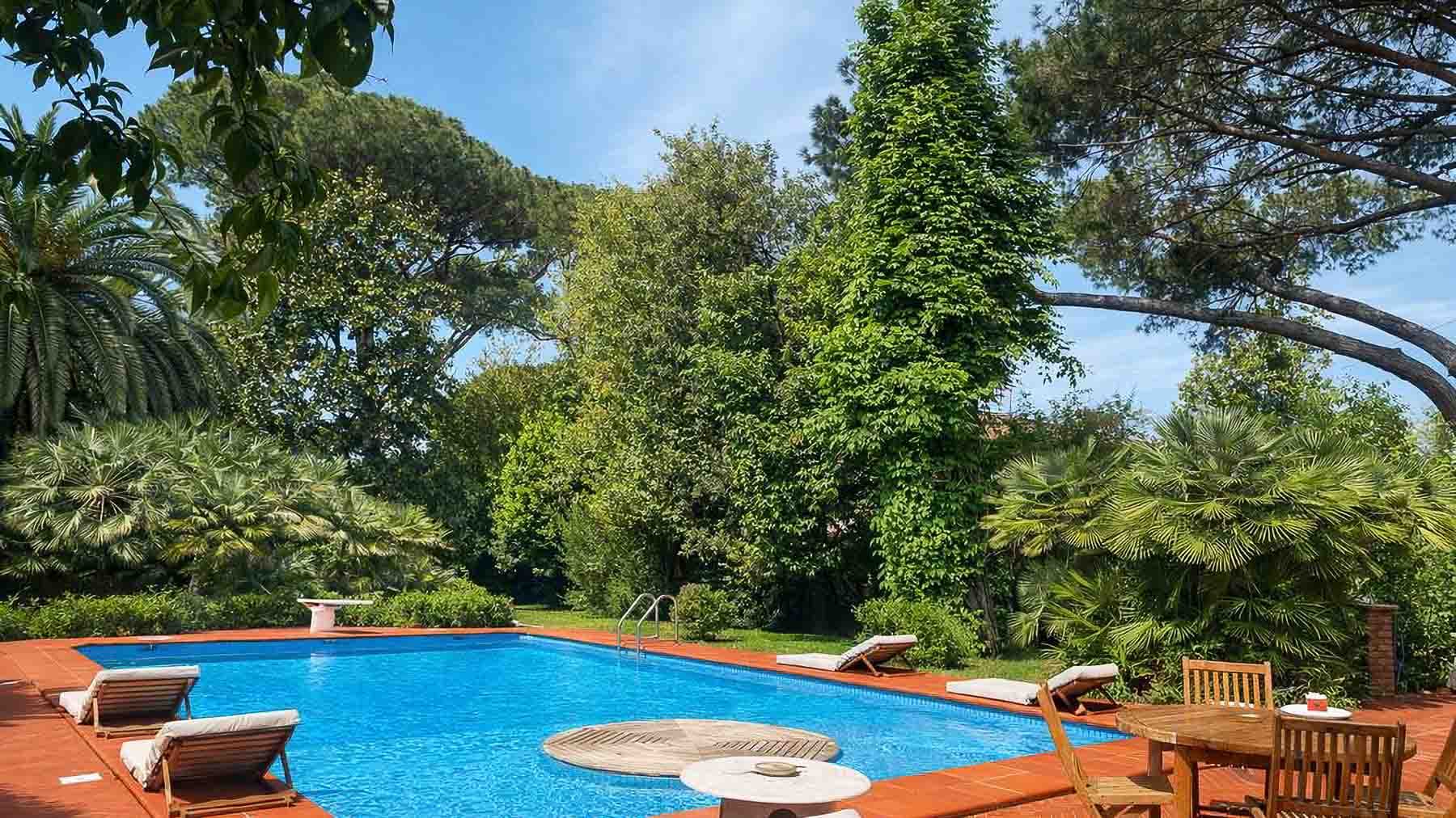 Villa in Prestigious Forte dei Marmi, Tuscany