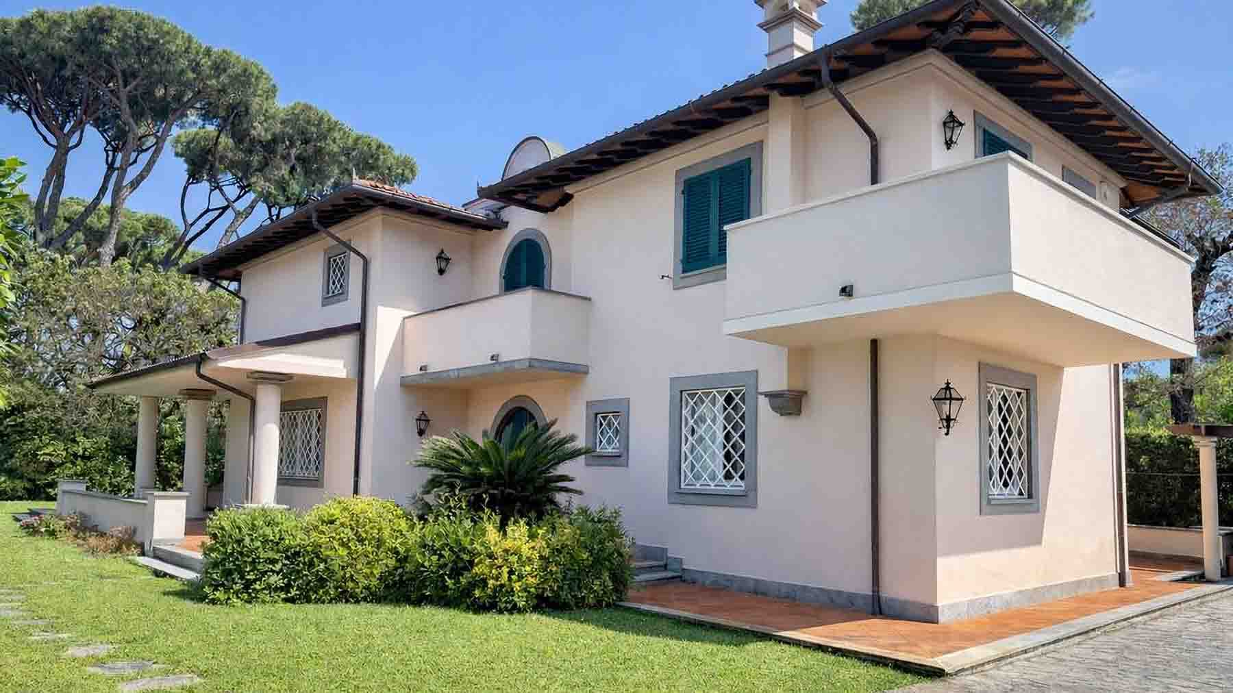 Exquisite Villa in Prestigious Forte dei Marmi, Tuscany