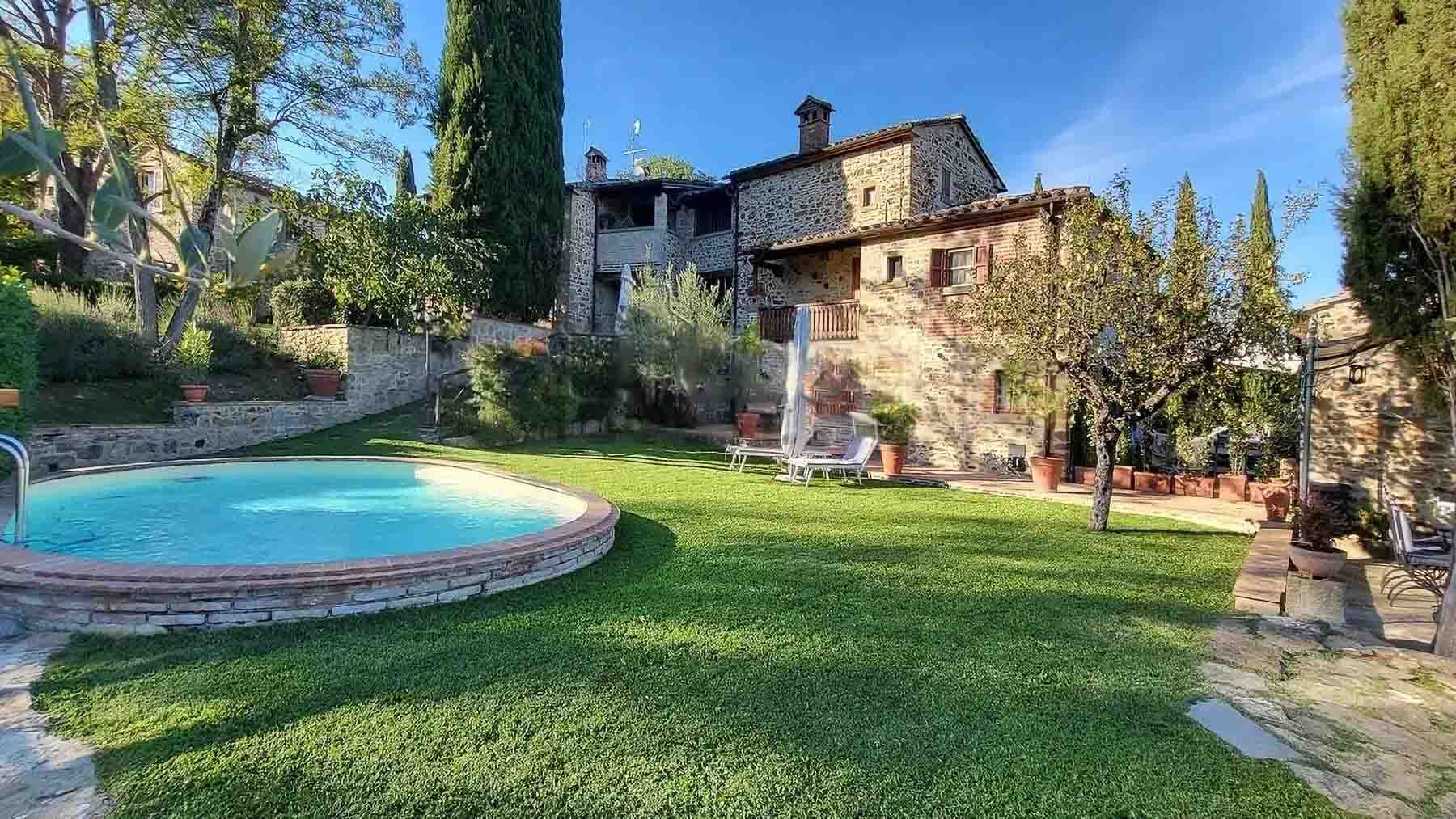 Casale con piscina privata ad Anghiari, Toscana