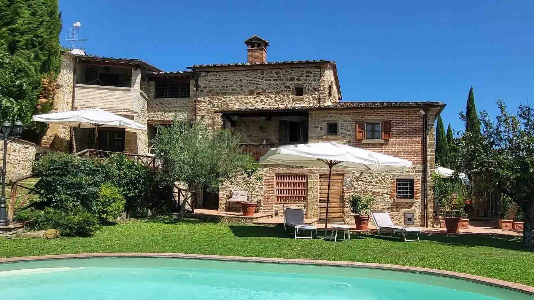 Casale con piscina privata ad Anghiari, Toscana