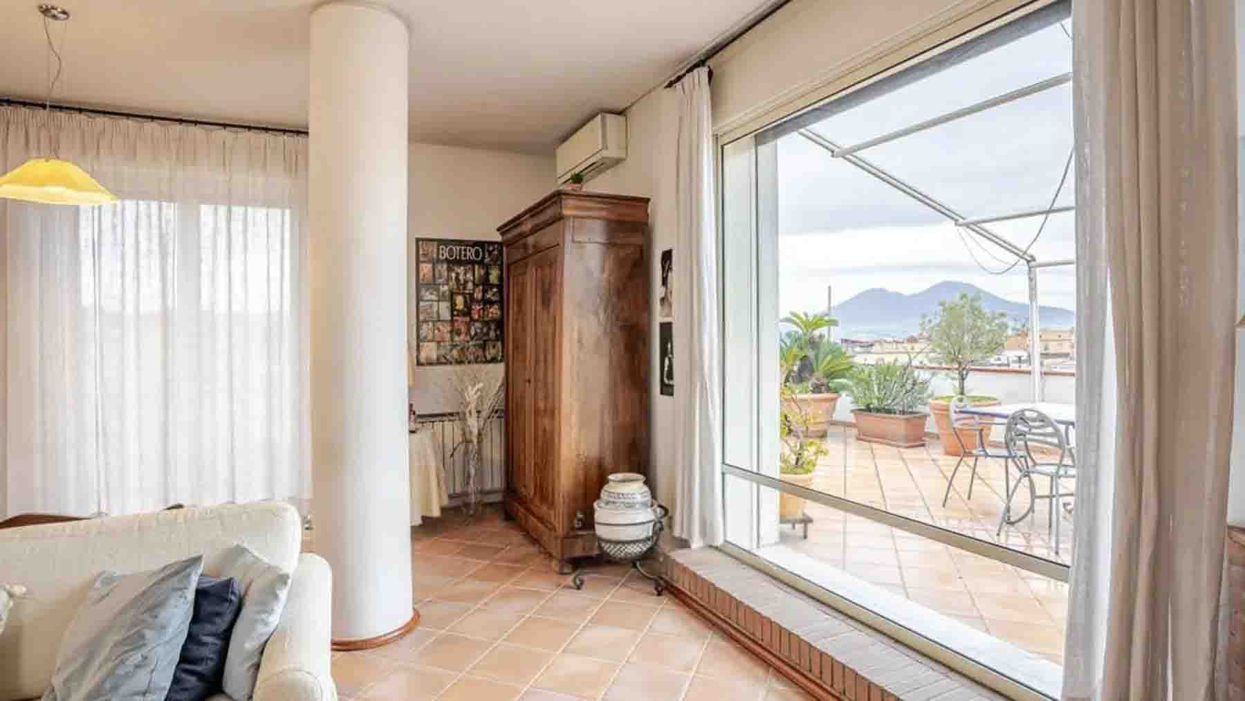 Charming Apartment in Napoli, Campania