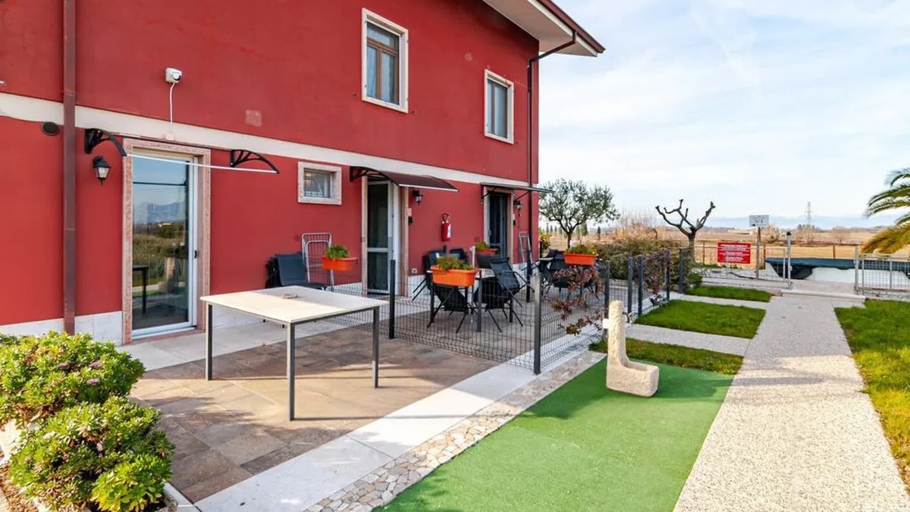 Villa trifamiliare a Oca, vicino al Lago di Garda
