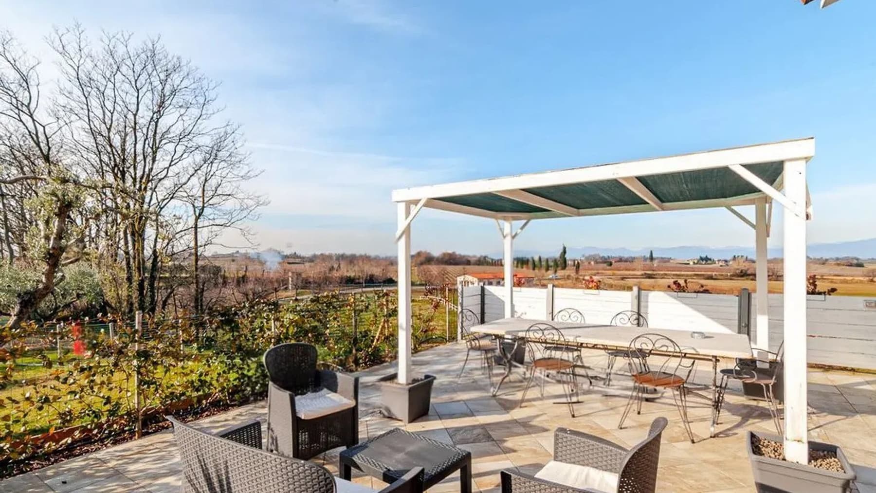 Villa trifamiliare a Oca, vicino al Lago di Garda