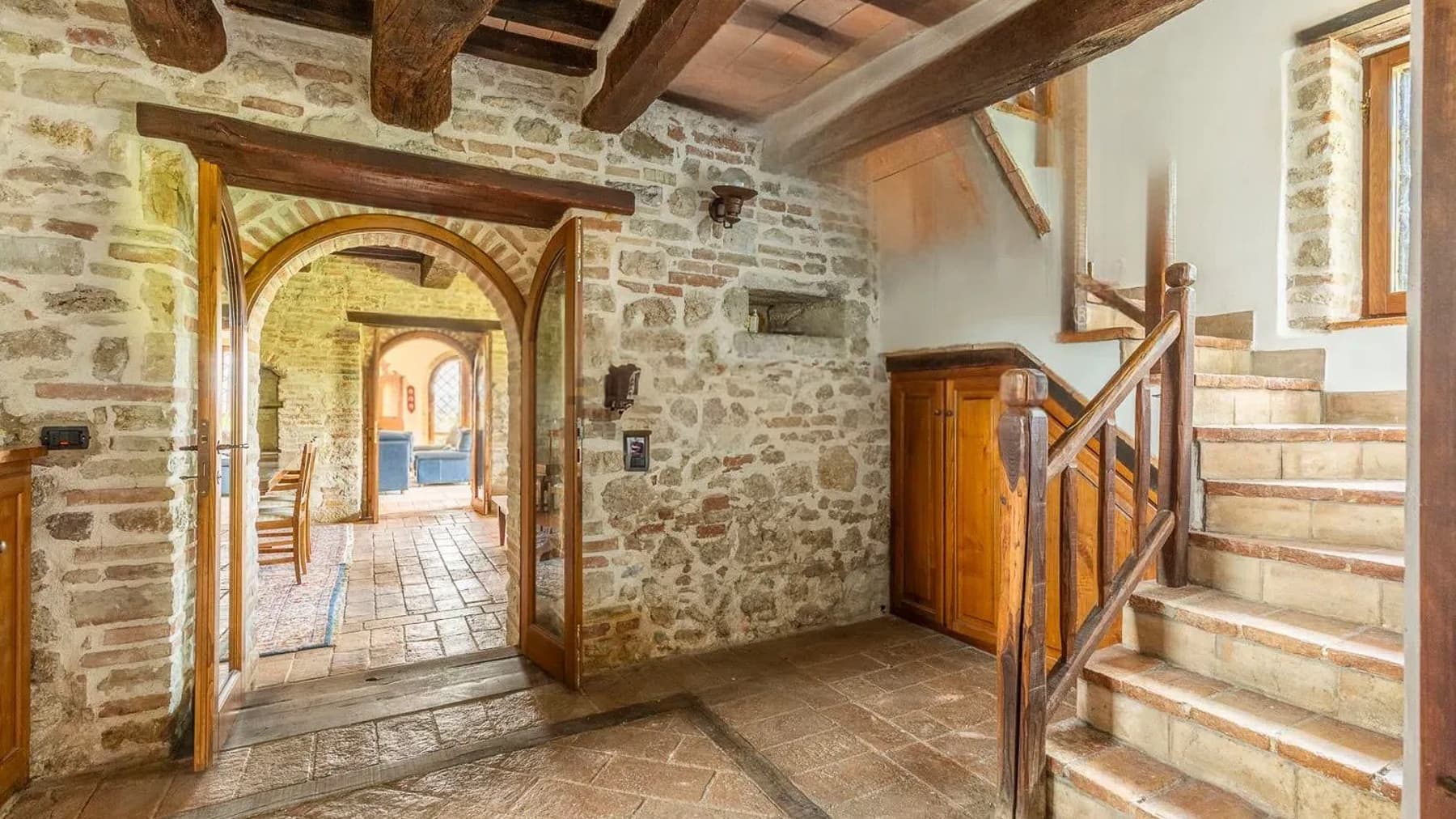 Casale storico con piscina e vista panoramica a Todi, Umbria