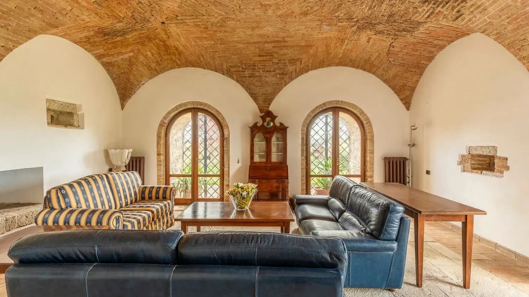 Casale storico con piscina e vista panoramica a Todi, Umbria