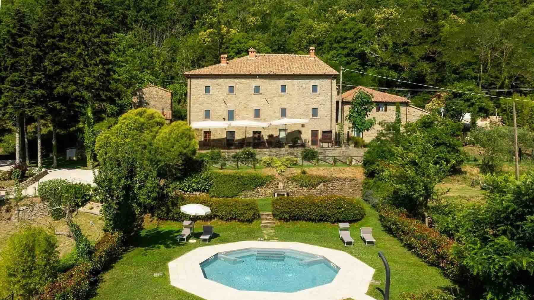Casale panoramico con piscina a Cortona, Toscana