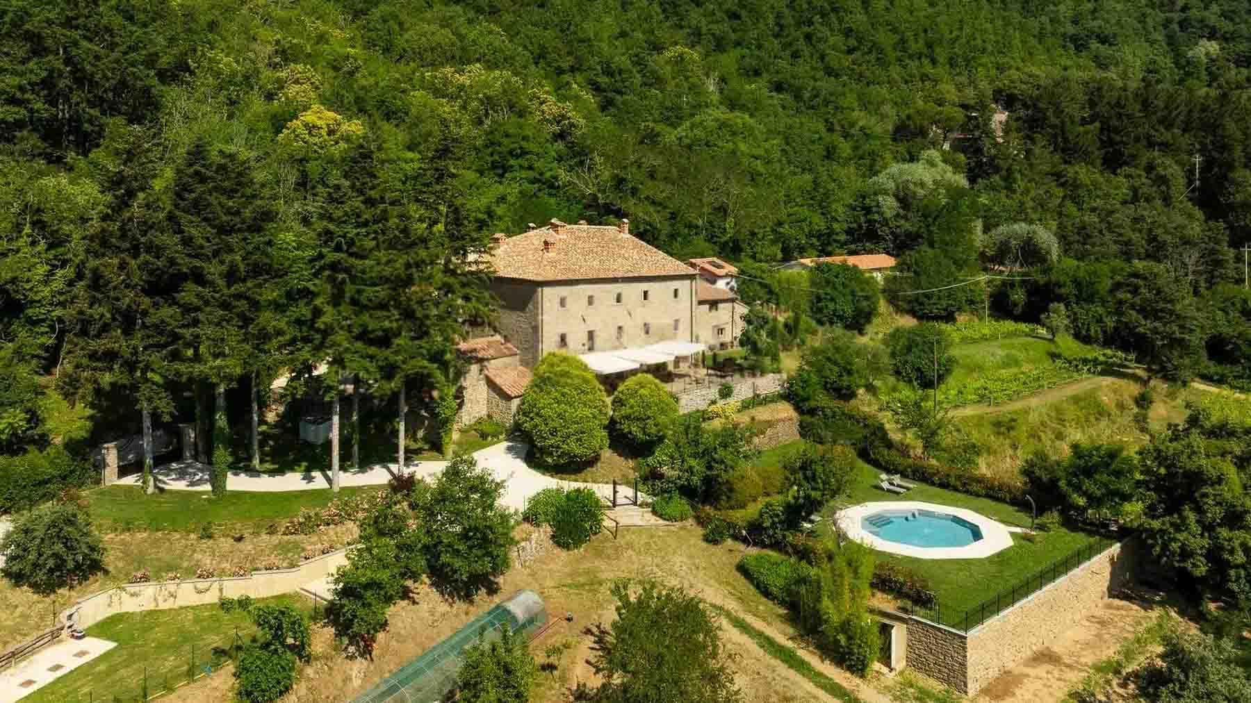 Casale panoramico con piscina a Cortona, Toscana