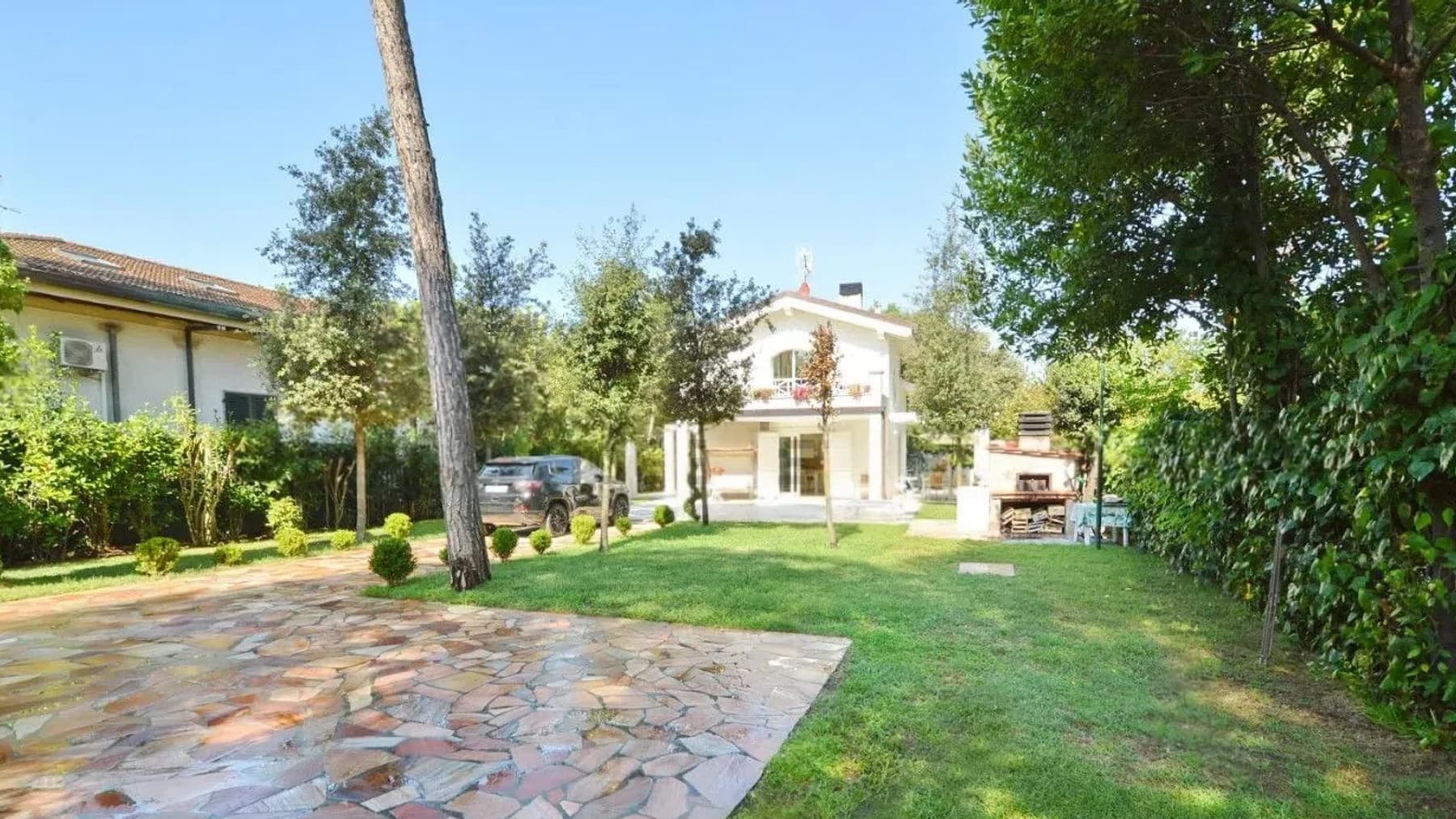 Villa con giardino privato a Forte dei Marmi, Toscana