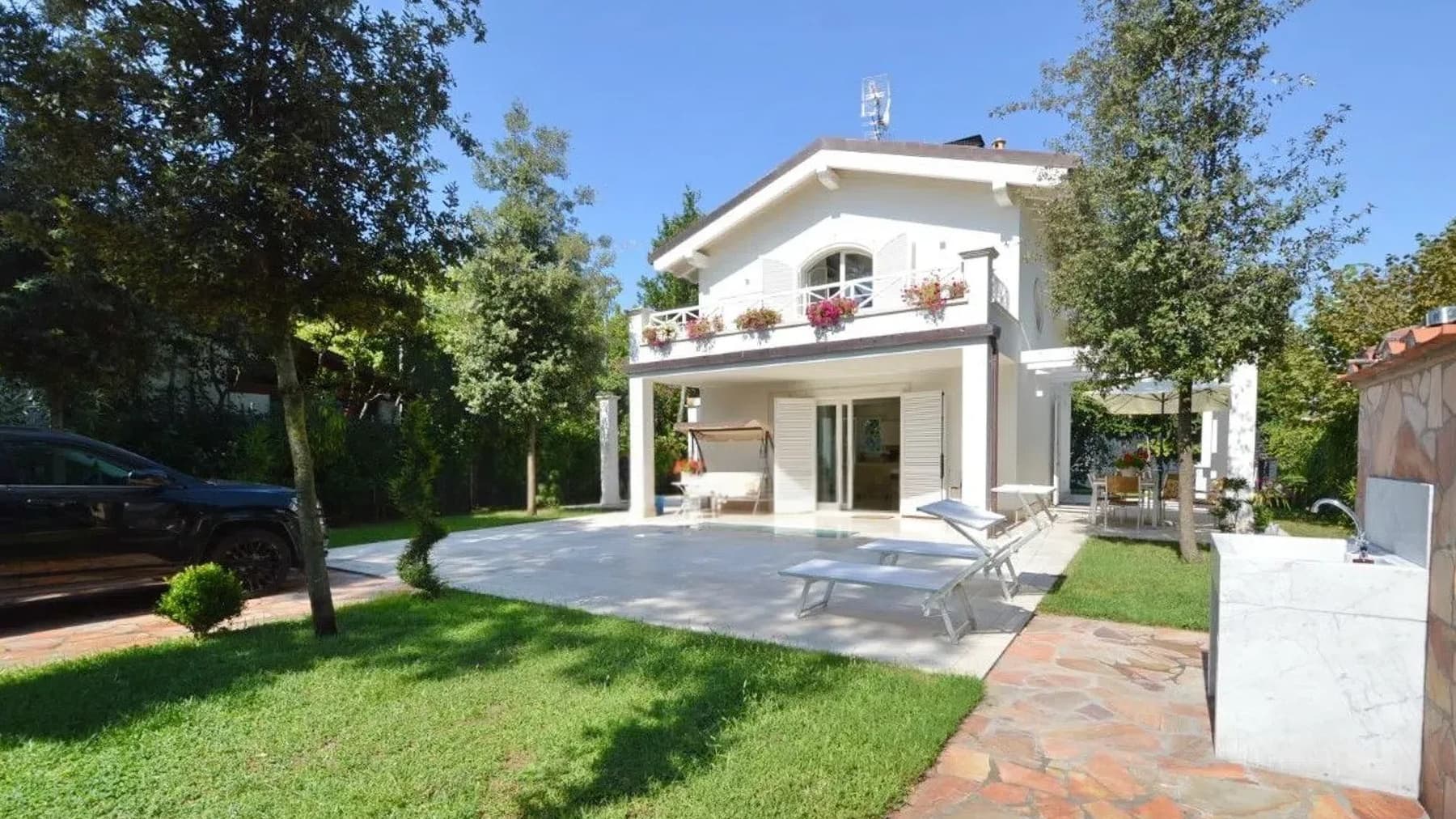 Villa con giardino privato a Forte dei Marmi, Toscana