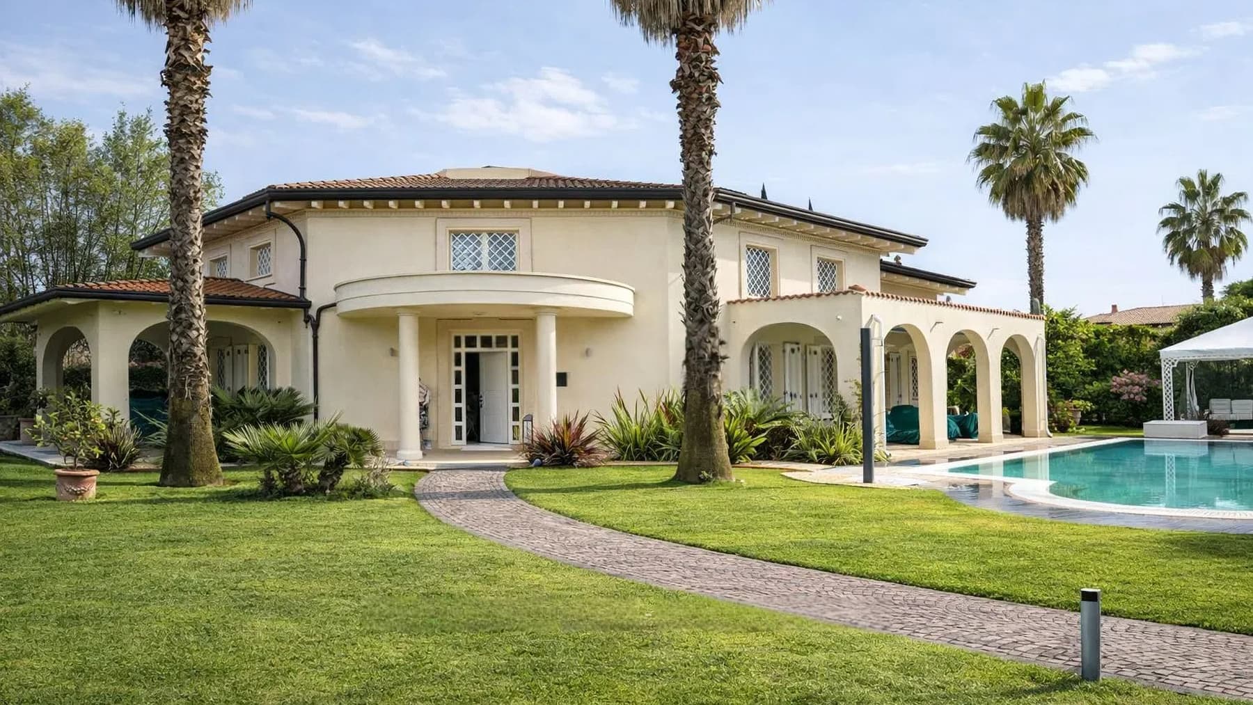 Villa con piscina e giardino a Forte dei Marmi, Toscana